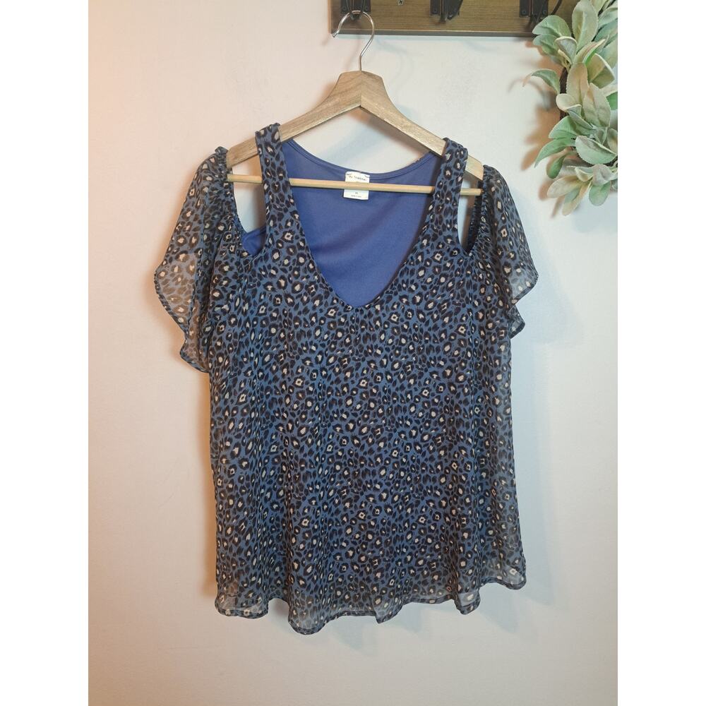 By Together Blue Cheetah Cold Shoulder Short Sleeve Blouse Lined Sz M